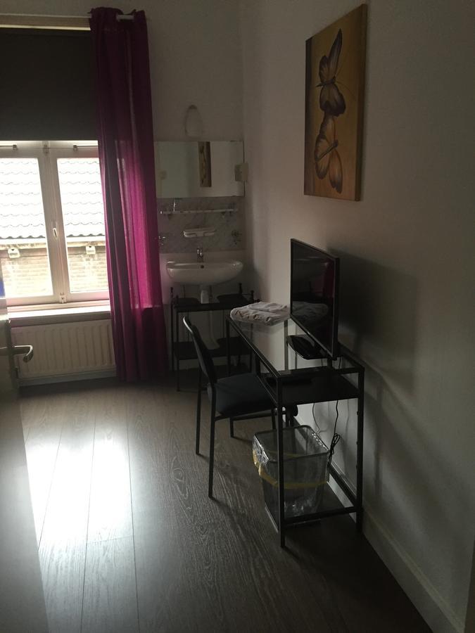 Hotel Bij Verhoeven Zevenbergen Esterno foto